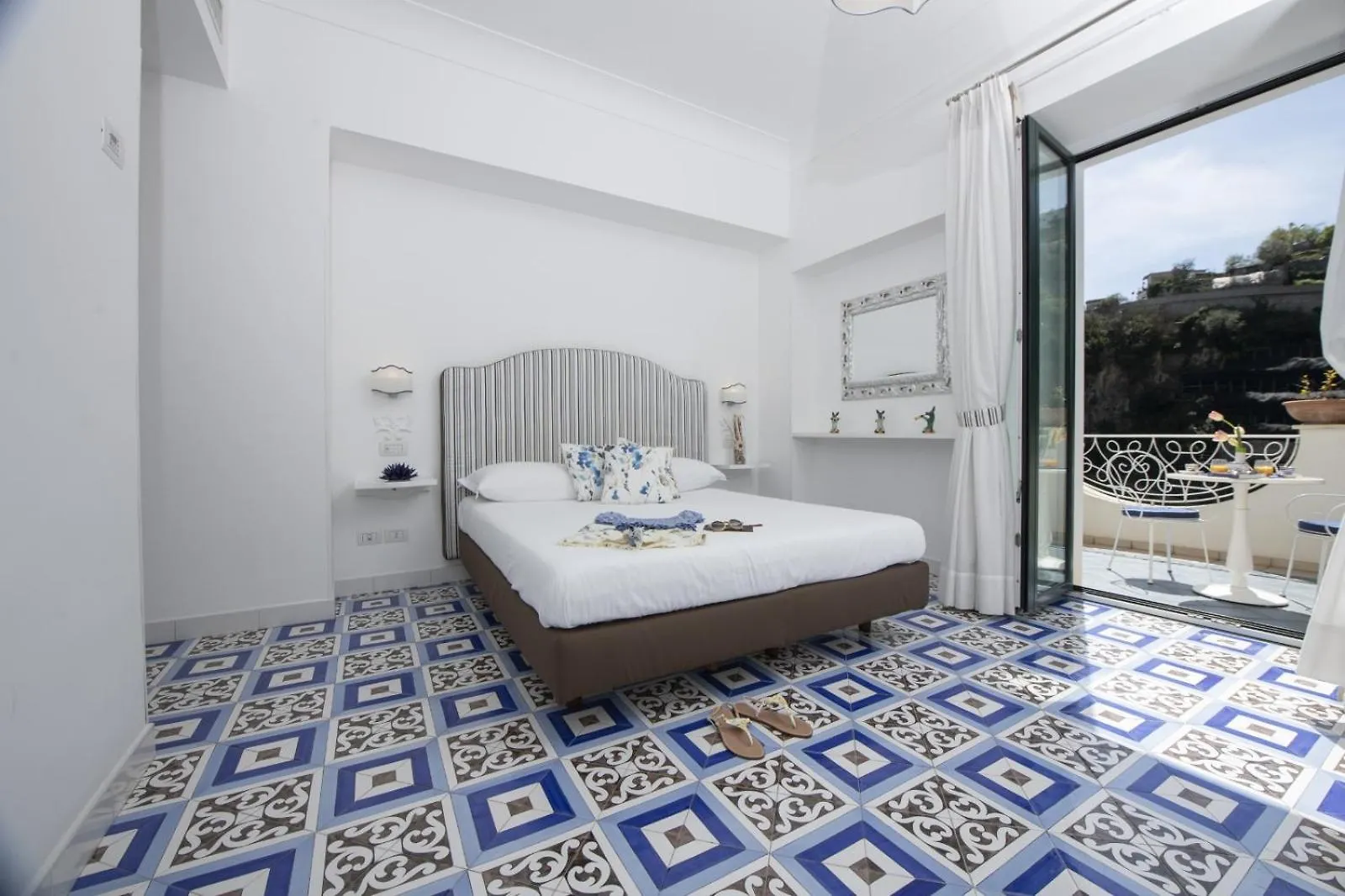 Amalfi Room Seaview With Terrace Apartment
